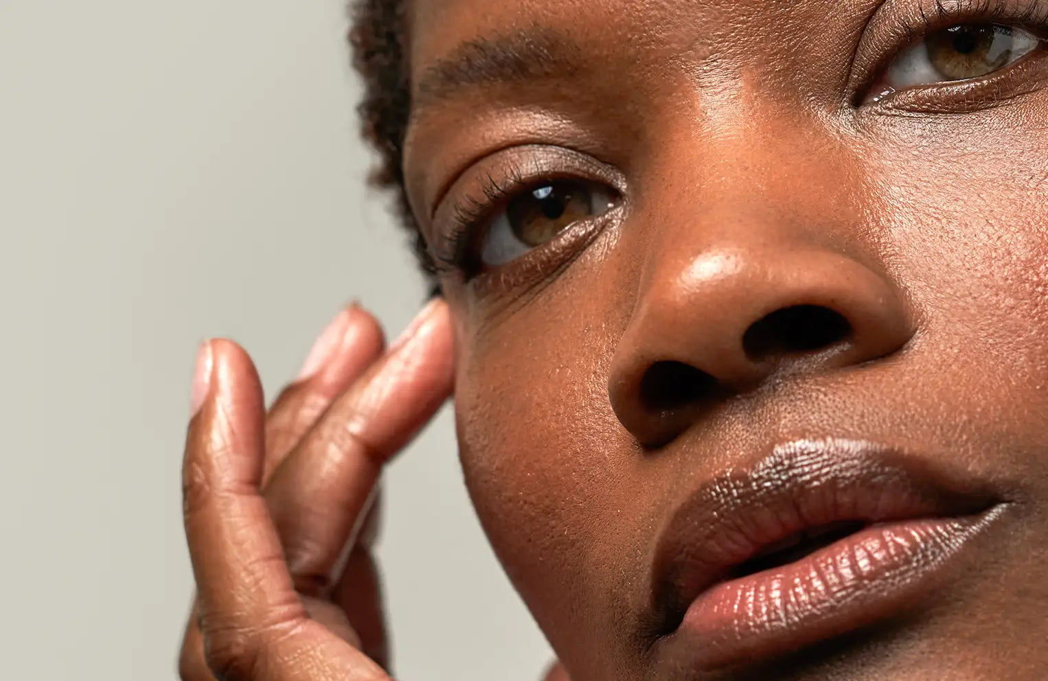 Is Vitamin C Serum Good for Dark Spots? The Science-Backed Answer