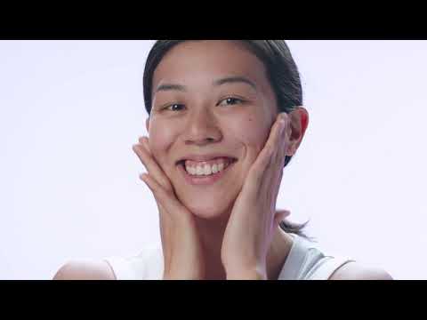 video of model applying iluma facial illuminator to face