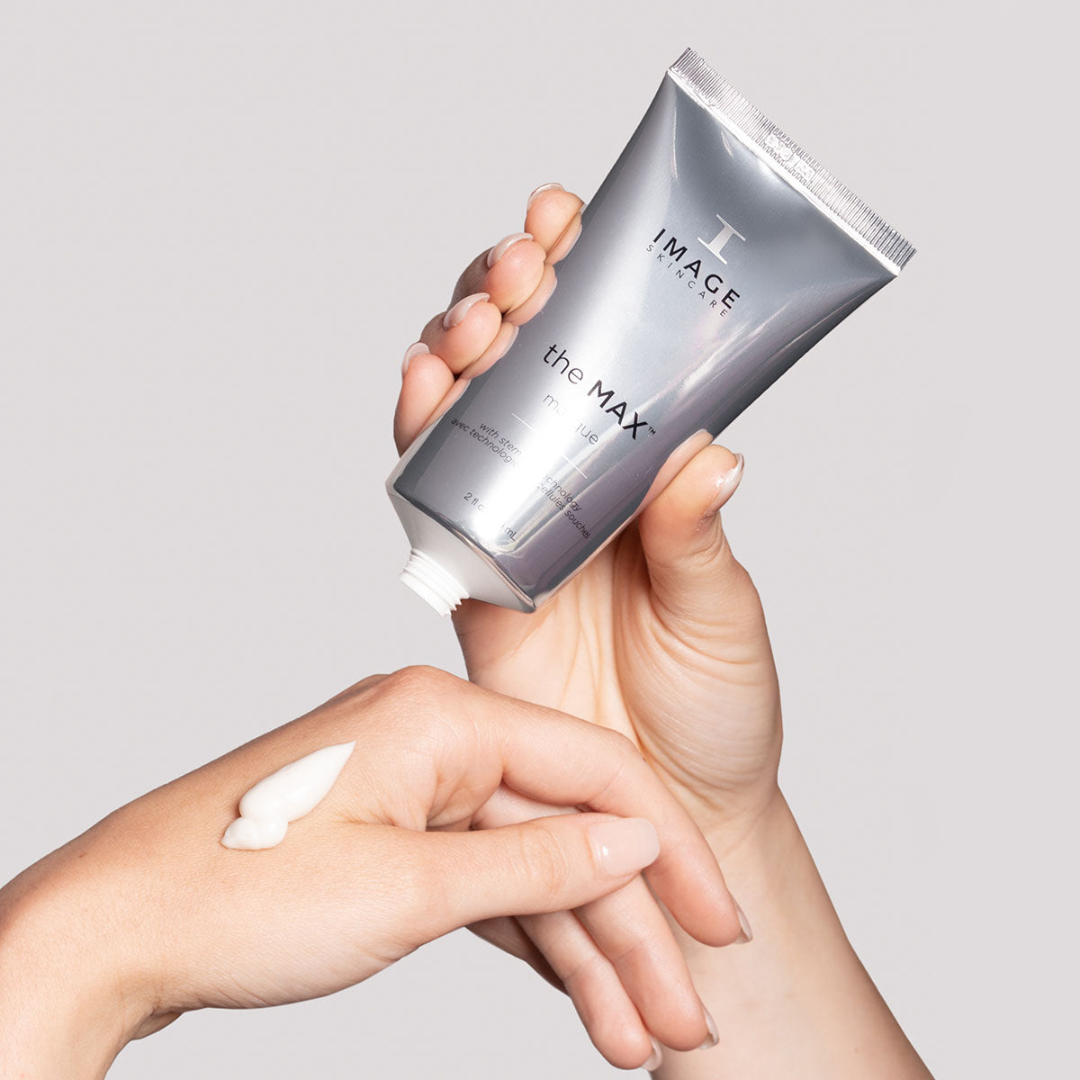 model hands dispensing MAX masque product on hand